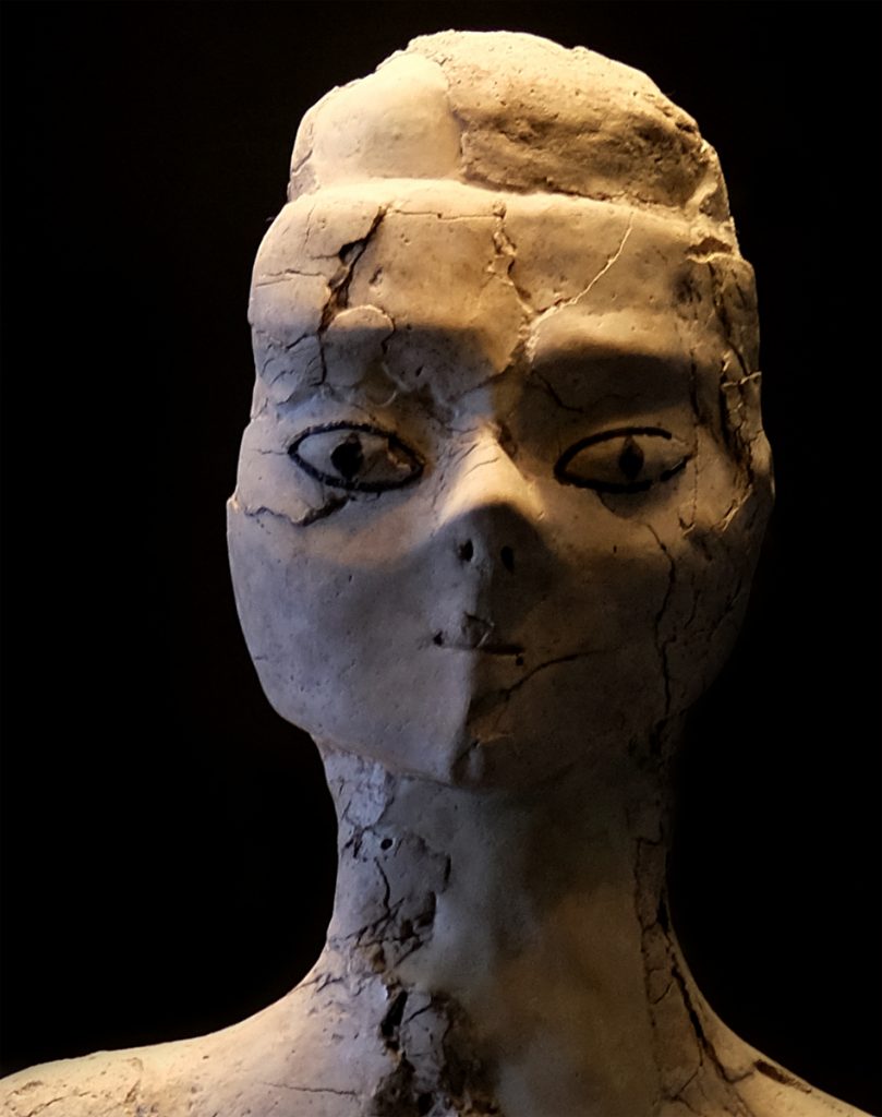 Estátua de forma humana, a mais antiga do Louvre